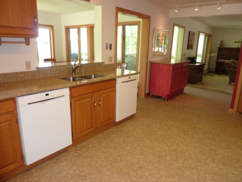 Upgraded kitchen, 2 dishwashers